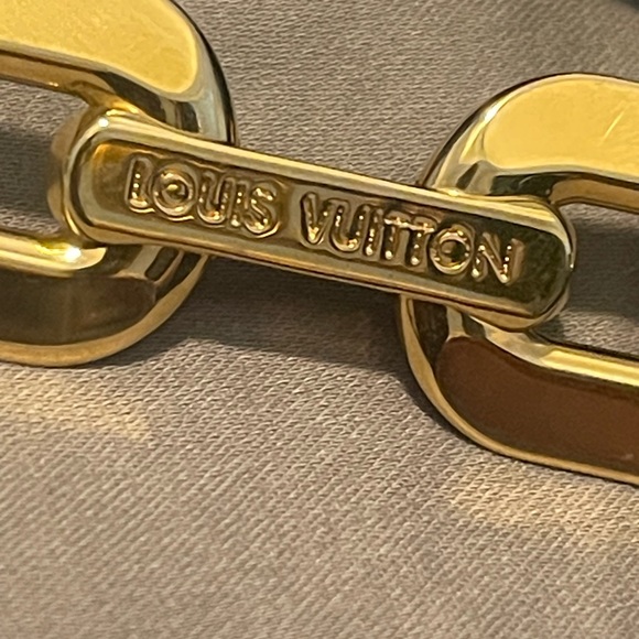 Golden Sunglasses with LV logo engraving and chain shaped arms - Picture 4 of 7